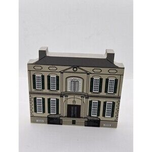 Owens Thomas House Cat's Meow  Savannah GA  Historial wood shelf sitter